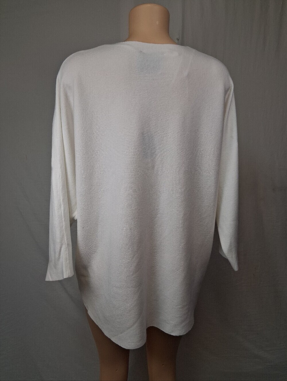 Liv Milano White V-Neck Sweater with Beaded Dragonfly Embellishments Size 1X - Picture 10 of 17